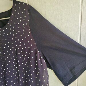 Ann Taylor black & white polka dot tee. Breezy sheer overlay high to low. SZ L
